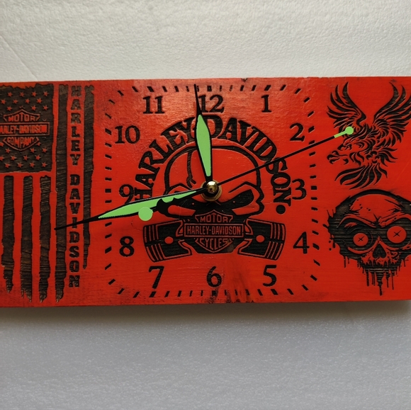 Harley Davidson skull clock - Picture 4 of 5